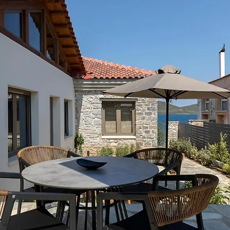 Lichnos Luxury Suites Sourpi Exterior photo