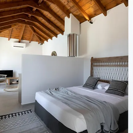 Lichnos Luxury Suites Sourpi Exterior photo